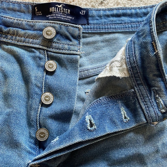 Hollister Ultra High-Rise Mom Jeans Short 3’ - size 5 / 27 US - Picture 2 of 7